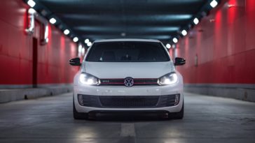 Bijeli Golf 6 u tunelu