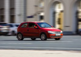 Crvena Opel Corsa C