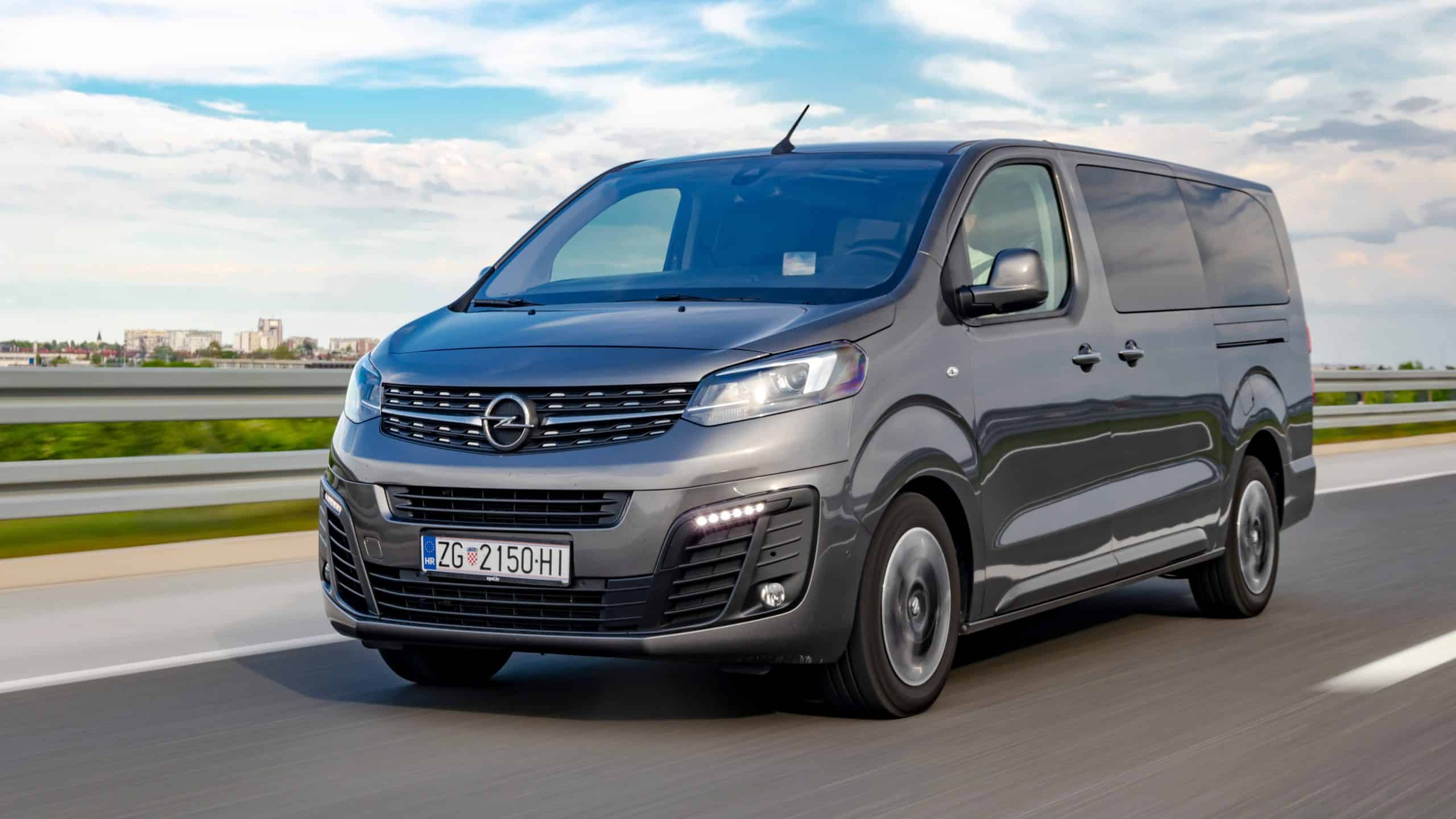 Opel Zafira kombi na hrvatskoj autocesti