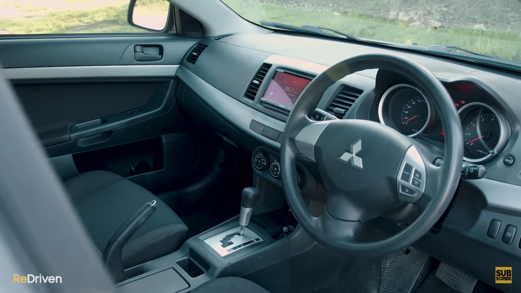 Unutrašnjost Mitsubishi Lancera
