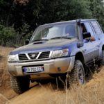 Nissan Patrol u akciji na neravnom i blatnjavom terenu