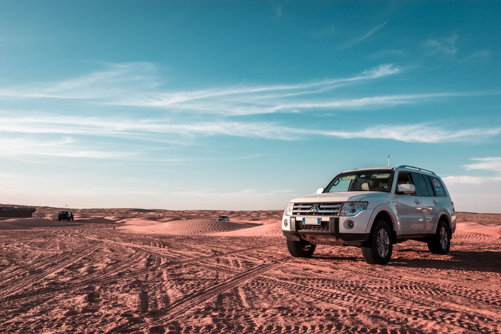 Mitsubishi Pajero u pustinji u Africi