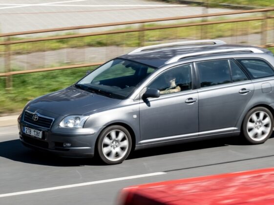 Toyota Avensis Combi Touring Sports druge generacije