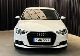 Bijeli Audi A3 Sportback na sajmu automobila u Švedskoj