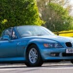 Plavi BMW Z3 iz 1998. godine