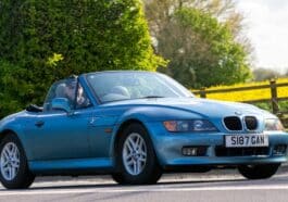 Plavi BMW Z3 iz 1998. godine