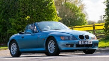 Plavi BMW Z3 iz 1998. godine