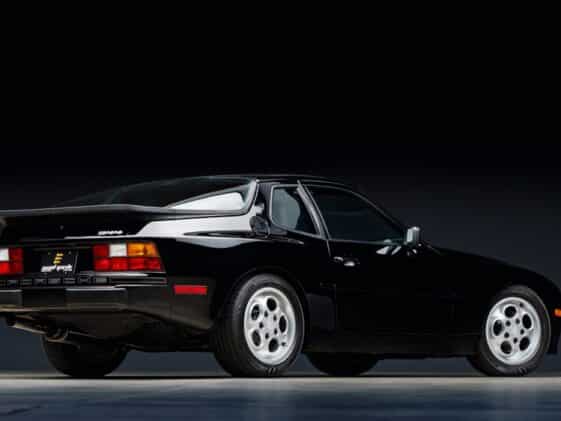 Crni Porsche 944