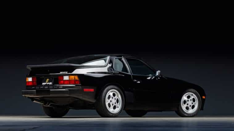 Crni Porsche 944