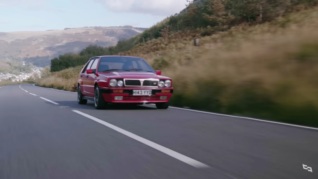 Crvena Lancia Delta HF Integrale na cesti