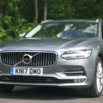 Volvo V90 Estate parkiran na cesti