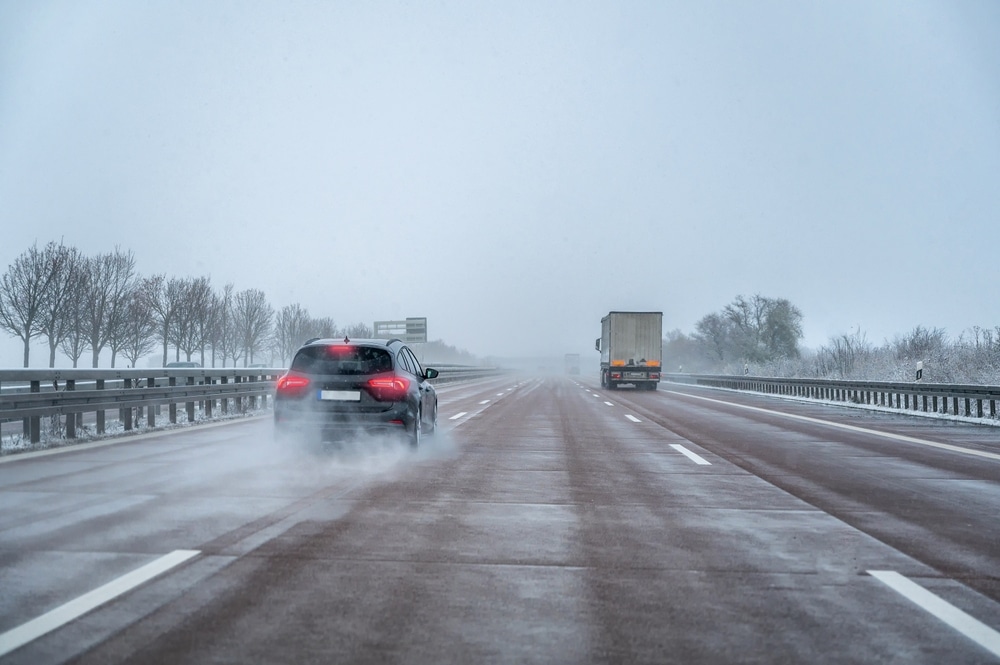 KORISTITE MOTORNO KOČENJE KADA JE TO MOGUĆE