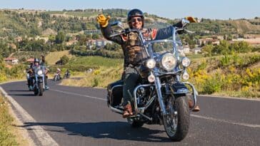 Kako sigurno voziti motor? Donosimo 9 savjeta za cestu