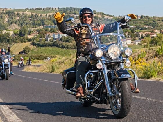 Kako sigurno voziti motor? Donosimo 9 savjeta za cestu