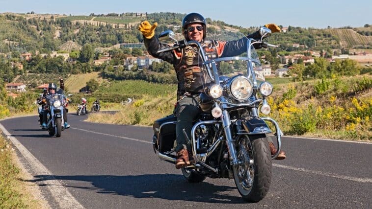 Kako sigurno voziti motor? Donosimo 9 savjeta za cestu