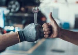 Auto dizalica: Kako sigurno podići vozilo kod kuće