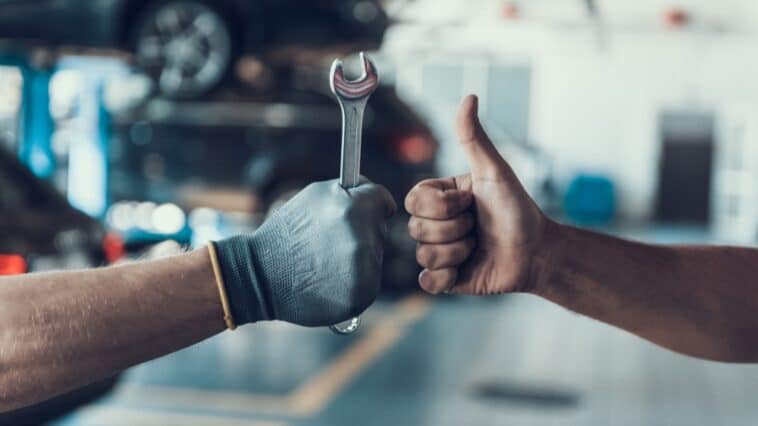 Auto dizalica: Kako sigurno podići vozilo kod kuće