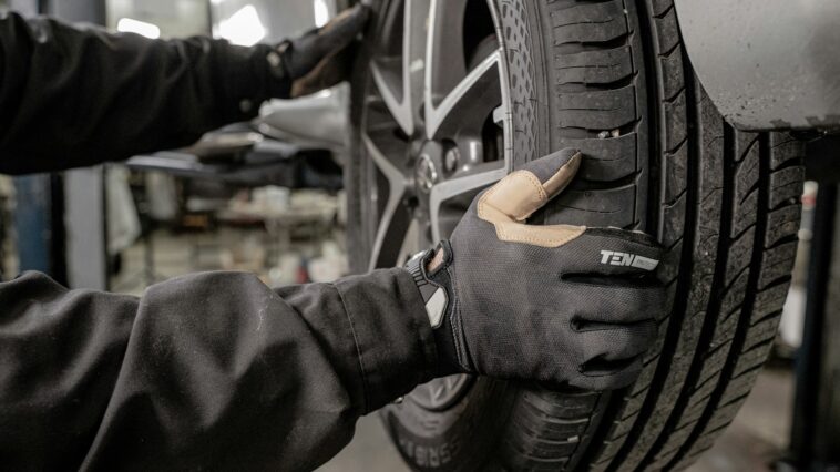Kako promijeniti gumu na autu brzo i efikasno